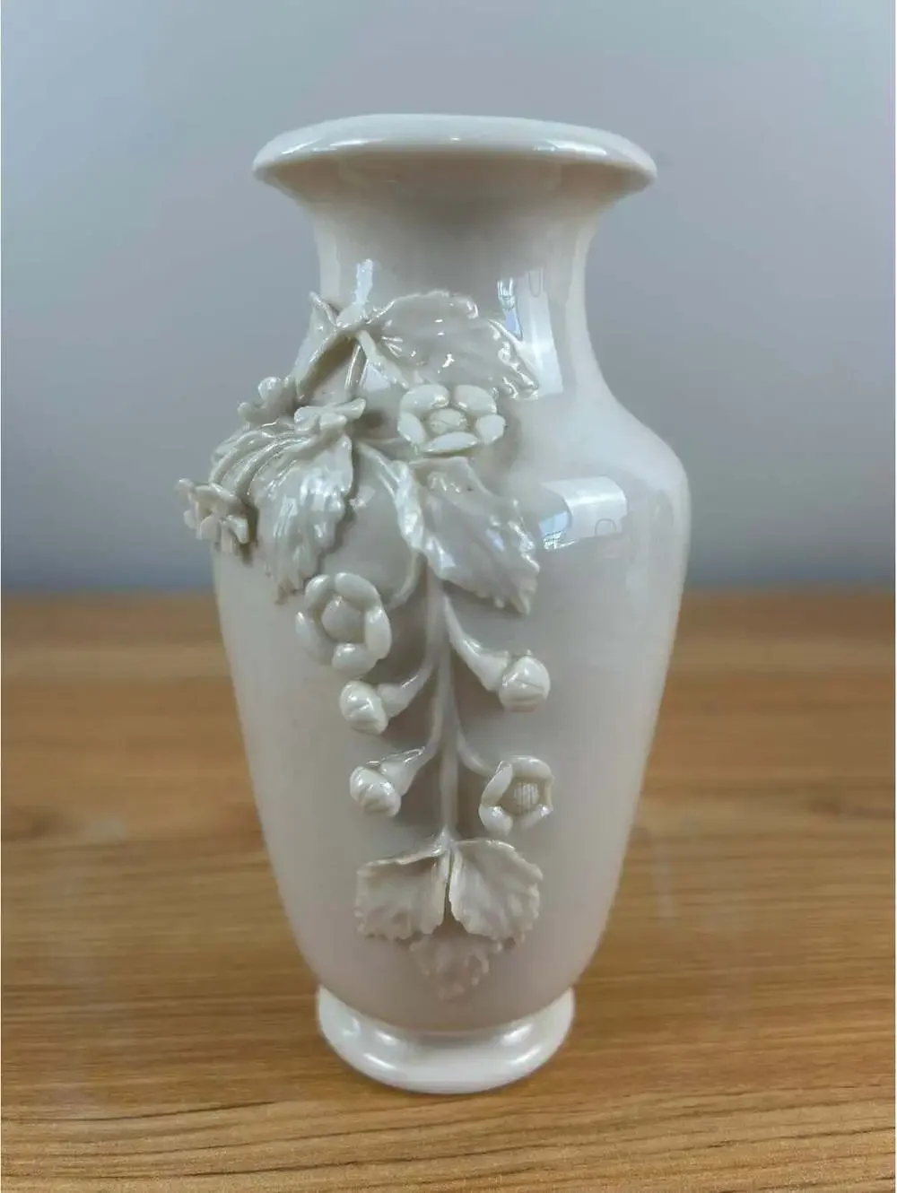 Belleek Art Pottery High Relief Applied Flowers Green Mark Vase 5.25
